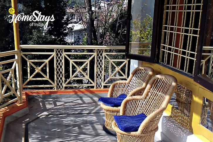 Balcony Sitting-Green Nook Homestay-Kainchi Dham