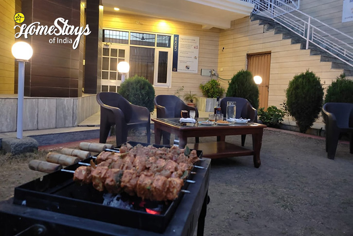 Barbeque-Hill Dew Cottage-Barog
