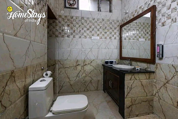 Bathroom-1-Hill Dew Cottage-Barog