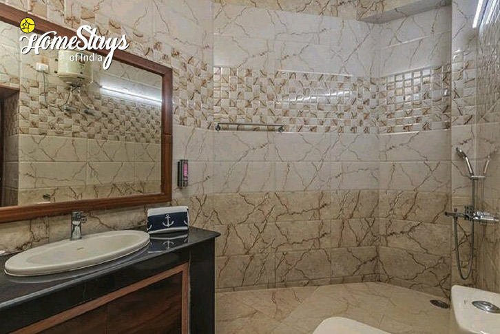 Bathroom-2-Hill Dew Cottage-Barog