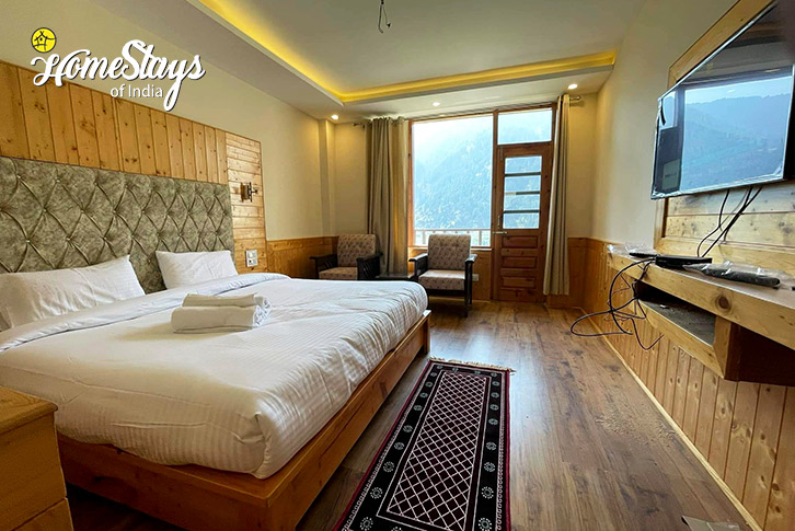 Bedroom-1-Golden Rays Homestay-Manali