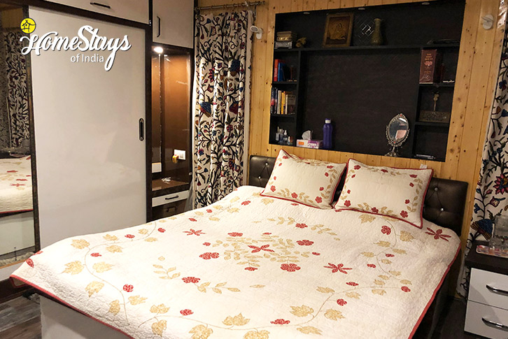 Bedroom-1-The Gardenia Homestay-Srinagar
