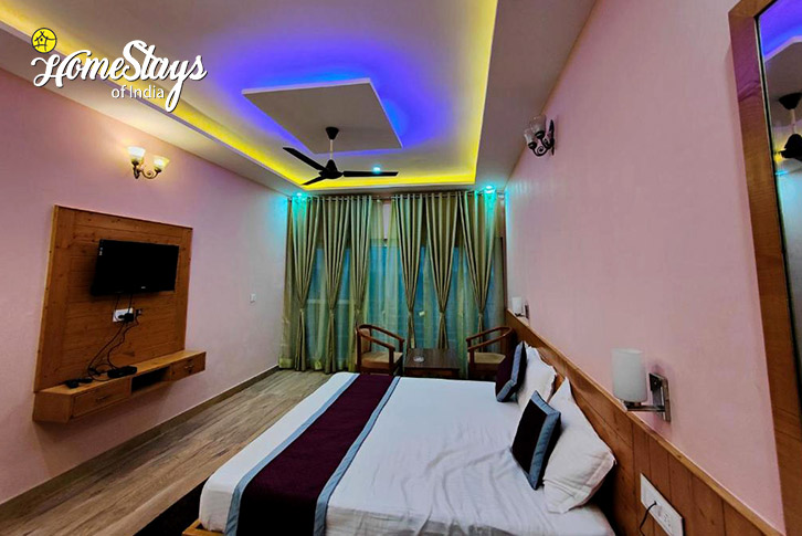Bedroom-1.1-Golden Dusk Homestay-Mukteshwar