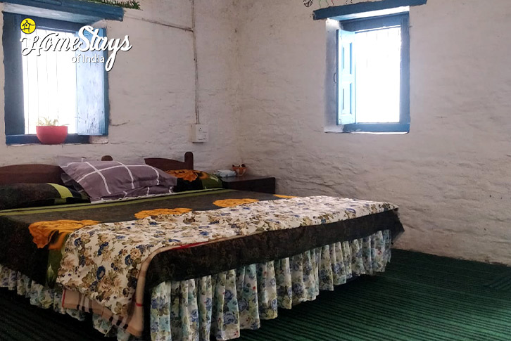 Bedroom-2-Hill Stone Village Homestay-Pauri