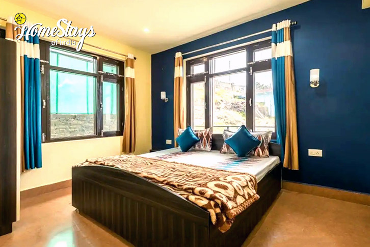 Bedroom-2-Himalayan Canvas Homestay-Kasar Devi