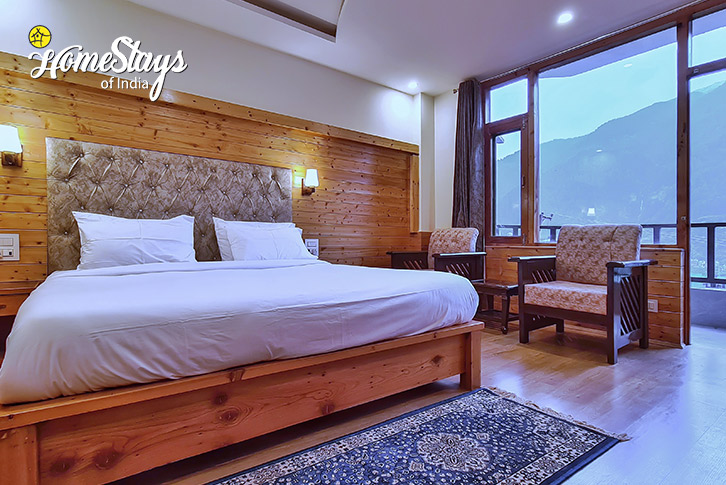 Bedroom-2.1-Golden Rays Homestay-Manali