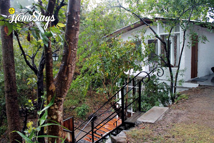 Exterior-3-River Musings Homestay-Kotabagh