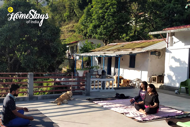 Yoga-with-Pet-Hill Stone Village Homestay-Pauri