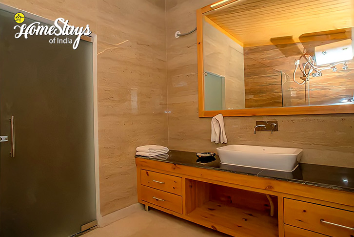 Bathroom-1-The Tranquil Boutique Homestay- Kanatal