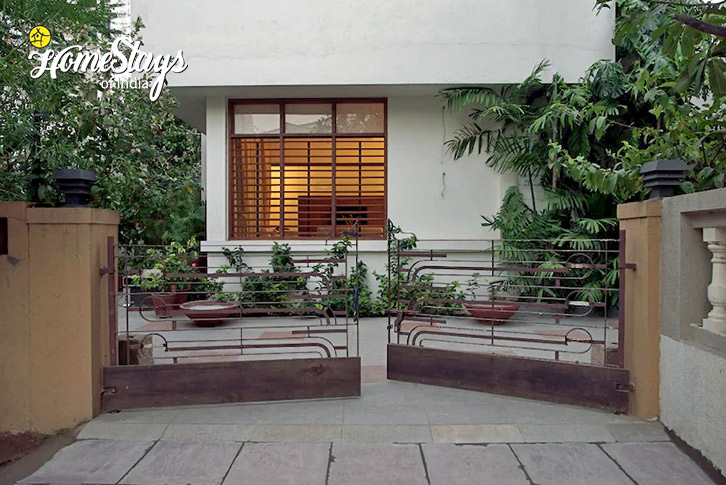 Exterior-1-Oasis of Green Homestay-Ahmedabad