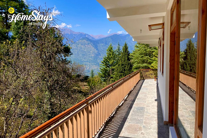 Balcony-Pet Paradise Homestay, Naggar-Manali