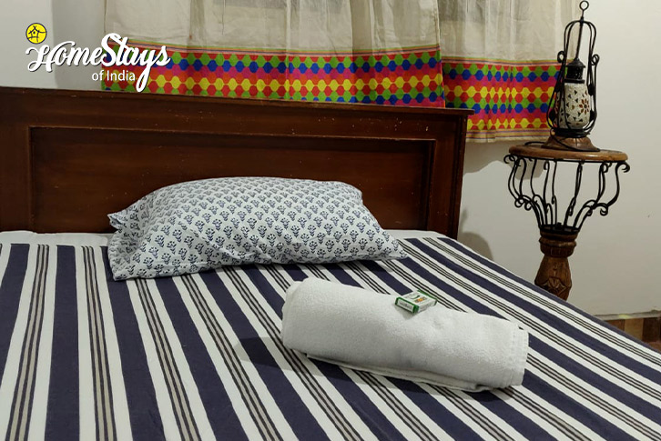 Bedroom-Lingambudhi-Lakeside-Villa-Mysore