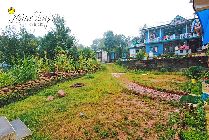 Outside-View-Tanquil Times Homestay-Bir