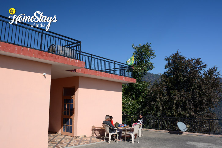 Sitout-Pine's-Paradise-Homestay-Morni-Hills-Haryana