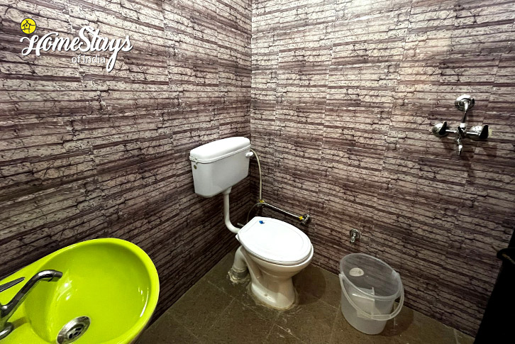 Bathroom-1-Epitome of Peace Homestay-Rishikesh