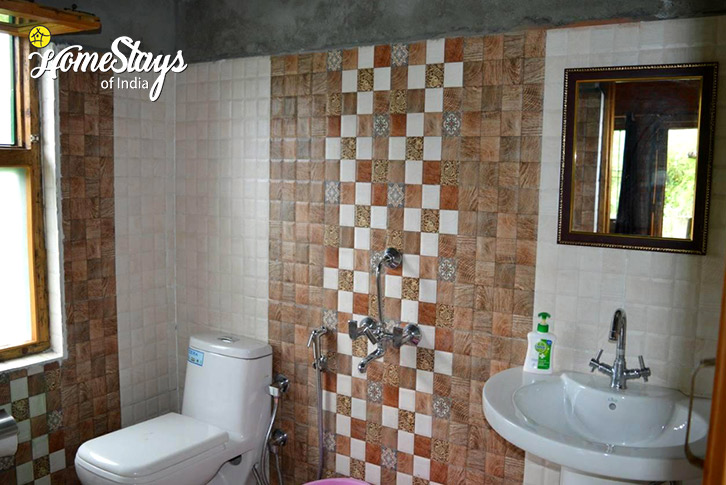 Bathroom-1-Mountain Melody Homestay-Ramgarh