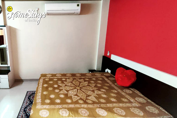 Bedroom-1-Divine Land Homestay-Ujjain