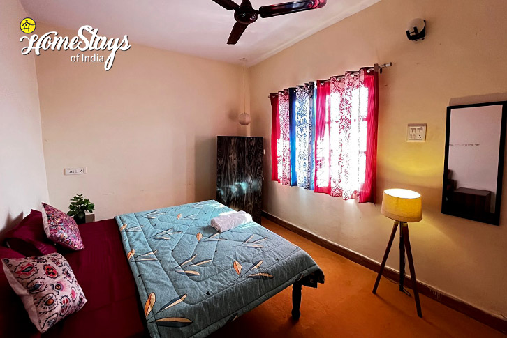 Bedroom-1-Epitome of Peace Homestay-Rishikesh