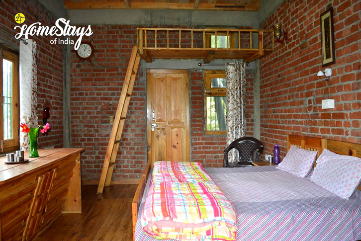 Bedroom-2.2-Mountain Melody Homestay-Ramgarh