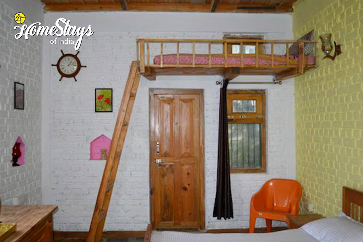 Bedroom-3.2-Mountain Melody Homestay-Ramgarh