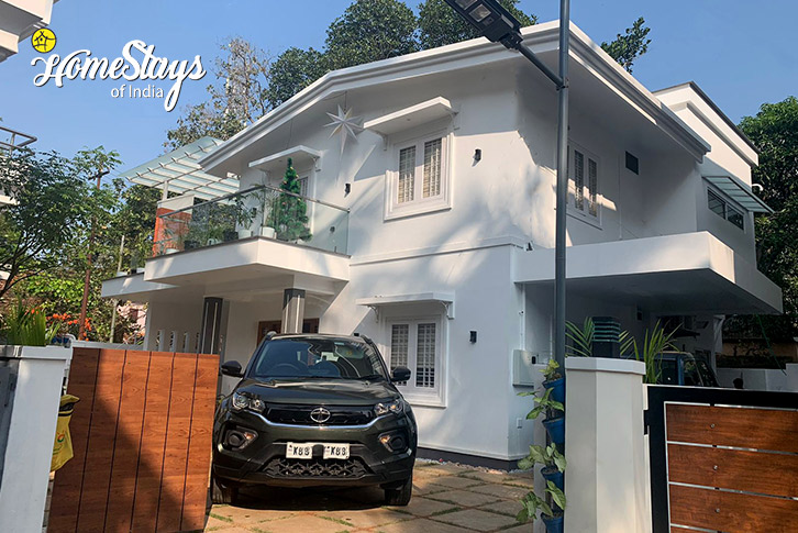 Exterior-1-Classy Bungalow - Thrissur