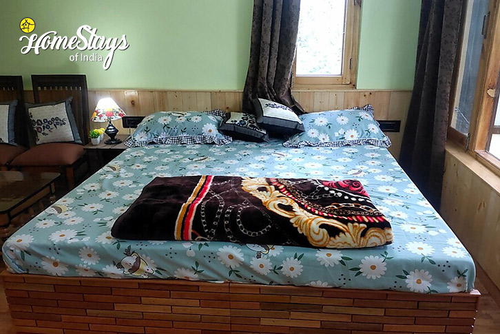 Bedroom-1.1-Dreams & Streams Homestay, Dobhi-Kullu