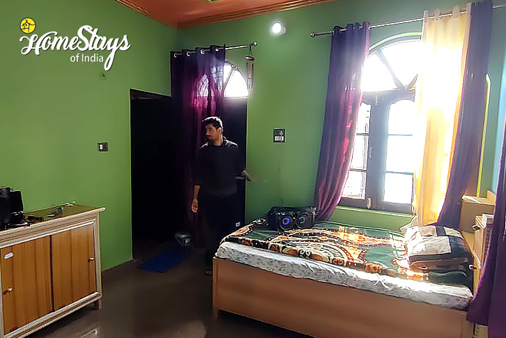 Bedroom-5-Wonder Valley Homestay, Rudrapur-Guptkashi