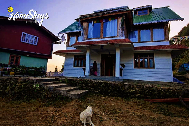 Exterior-2-Dreamwood Homestay-Rimbik