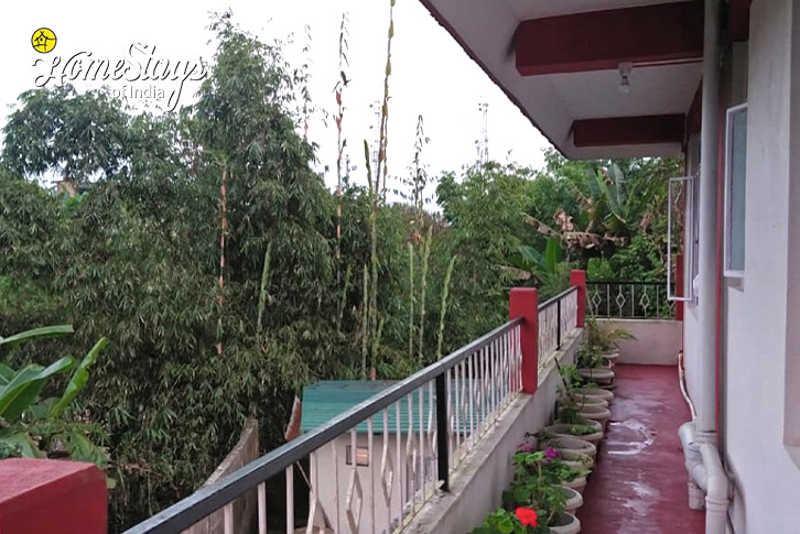 Balcony-1-Happy Trails Homestay, Khliehshnong-Cherrapunji
