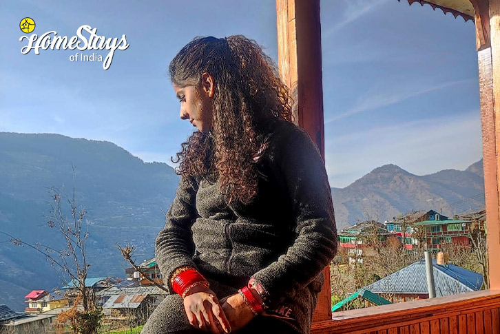 Balcony-sitting-Himalayan Harmony Homestay - Jibhi