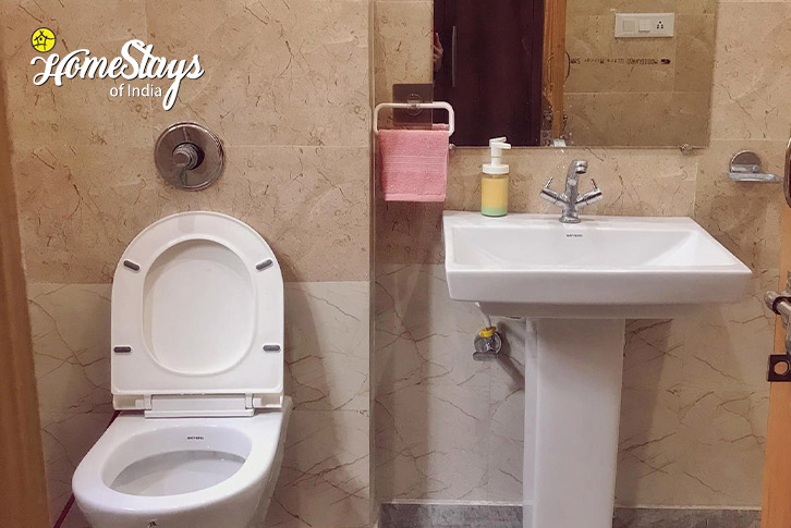 Bathroom-1-Peaceful Abode Homestay-Haridwar