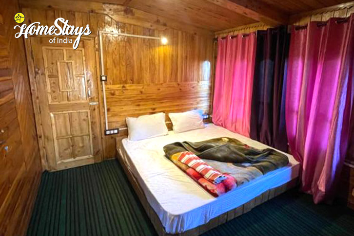 Bedroom-1-Himalayan Harmony Homestay-Jibhi
