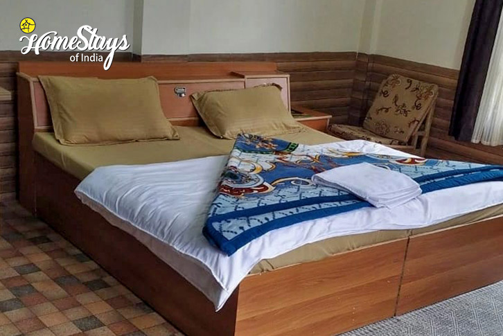 Bedroom-1.1-Chandra Riverside Homestay Sissu