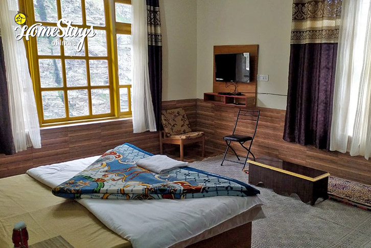Bedroom-1.2-Chandra Riverside Homestay Sissu
