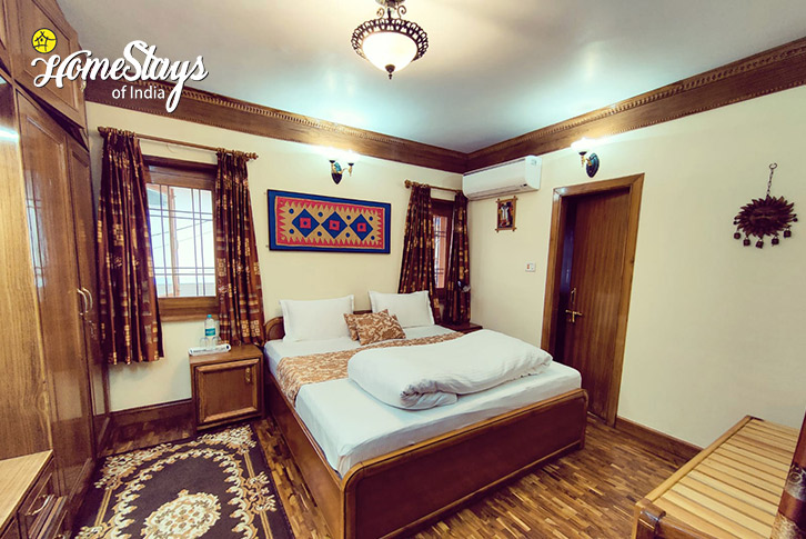 Bedroom-4-Mountain Musings Homestay-Nainital