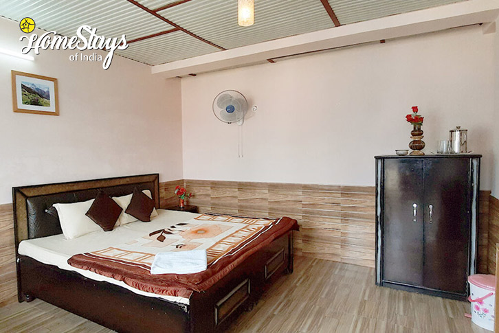 Bedroom-5-Dal Lake Homestay-Naddi