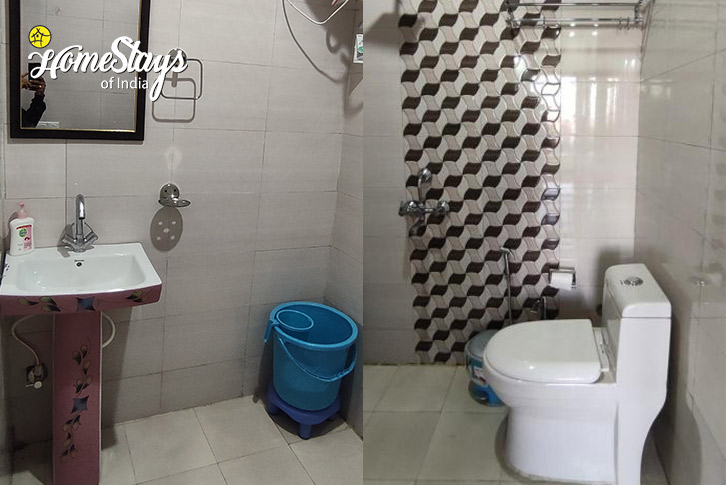 Bathroom-Place of Peace Homestay-Mussorie