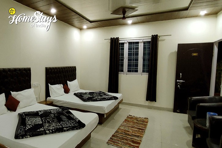 Bedroom-1-Place of Peace Homestay-Mussorie