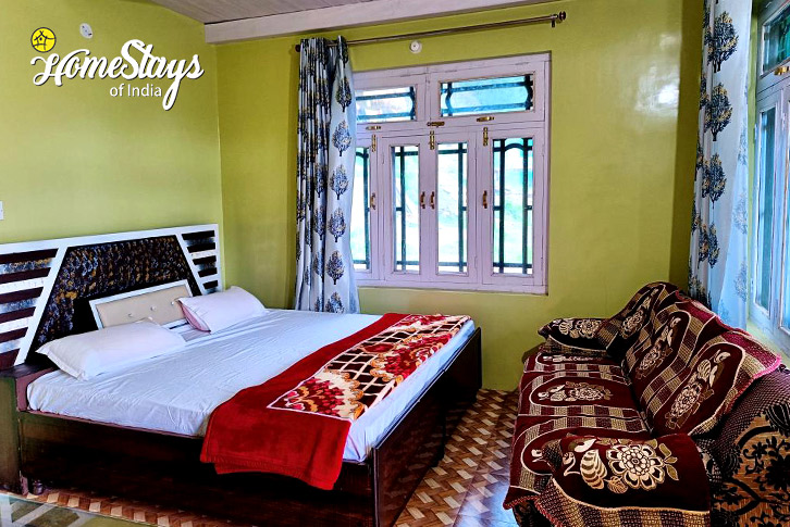 Bedroom-1-Scenic Solitude Homestay, Deohari-Sainj