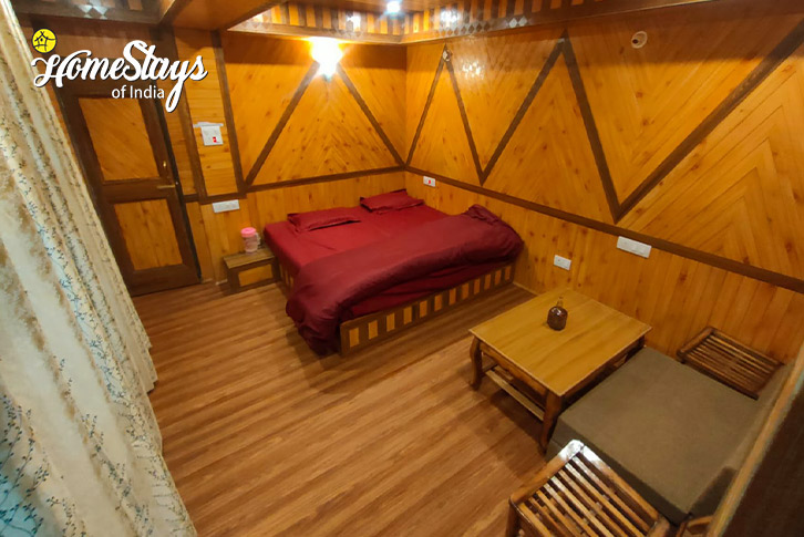 Bedroom-1-Silent Woods Homestay-Narkanda