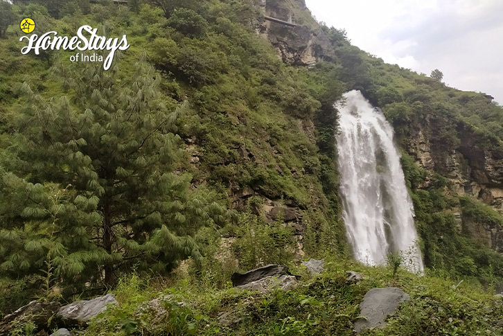 Waterfall-Scenic Solitude Homestay, Deohari-Sainj