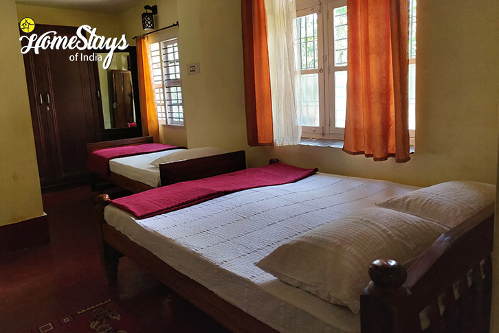 Bedroom-1-Brews & Hues Heritage Homestay-Chikmagalur