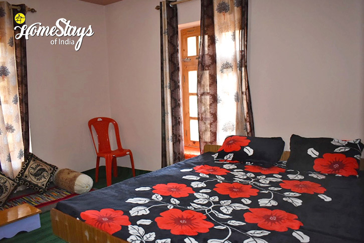 Bedroom-1-Himalayan Odyssey Homestay-Gondhla