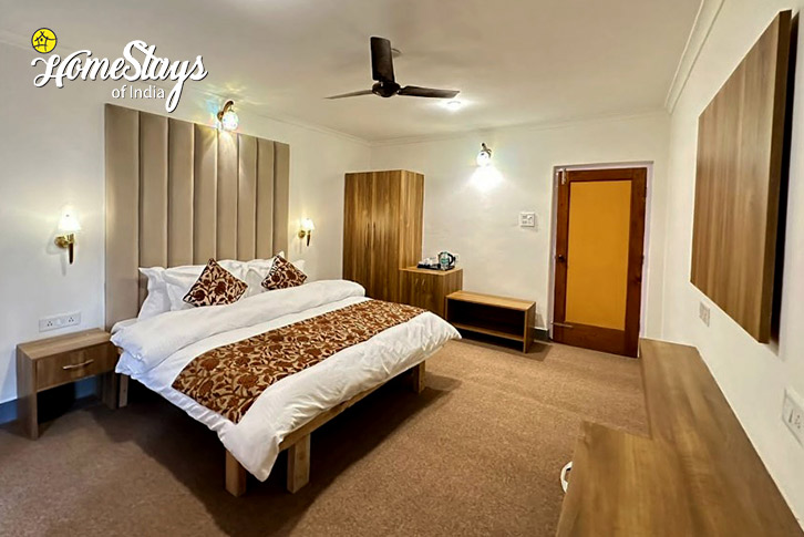 Bedroom-2-Family Affair Homestay-Srinagar