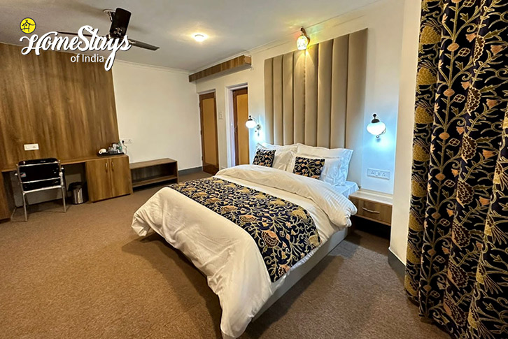 Bedroom-6.1-Family Affair Homestay-Srinagar