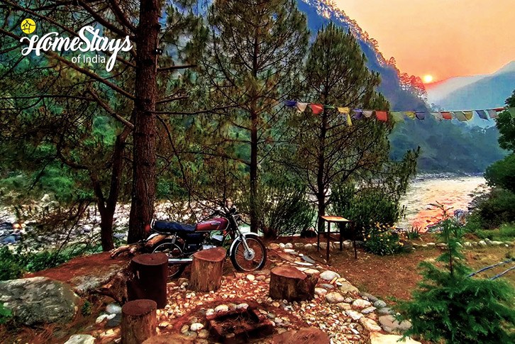 Bonfire-1-Happy Soul Riverside Homestay-Uttarkashi