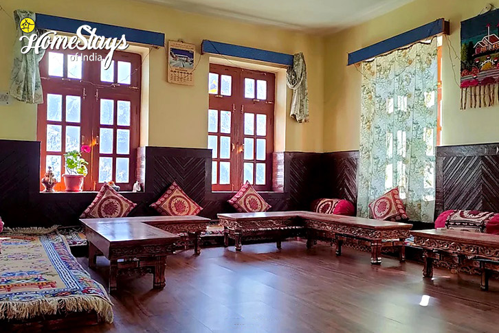 Living-2-Himalayan Odyssey Homestay-Gondhla