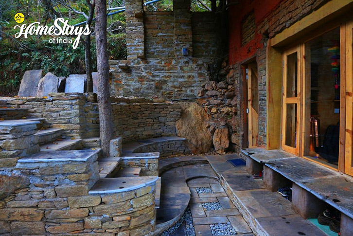 Sitout-Earthly Delights Homestay, Jalna-Almora