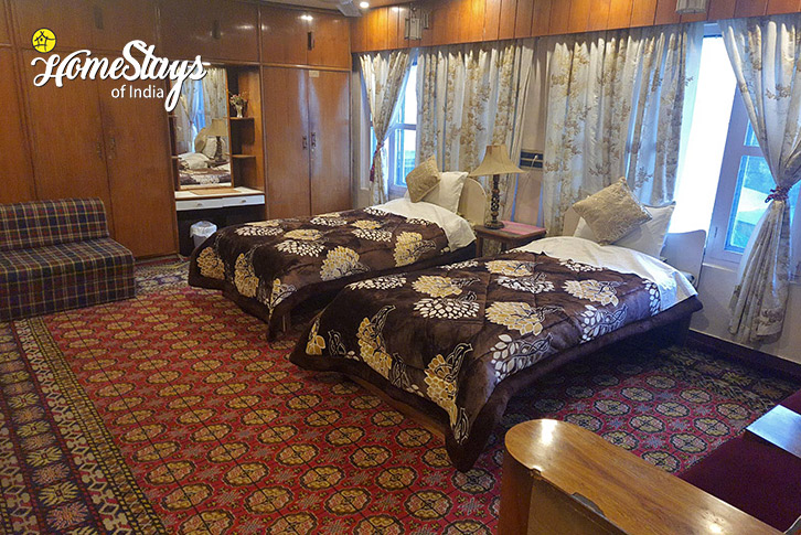 Bedroom-1.1-The Timeless Beauty Homestay-Srinagar
