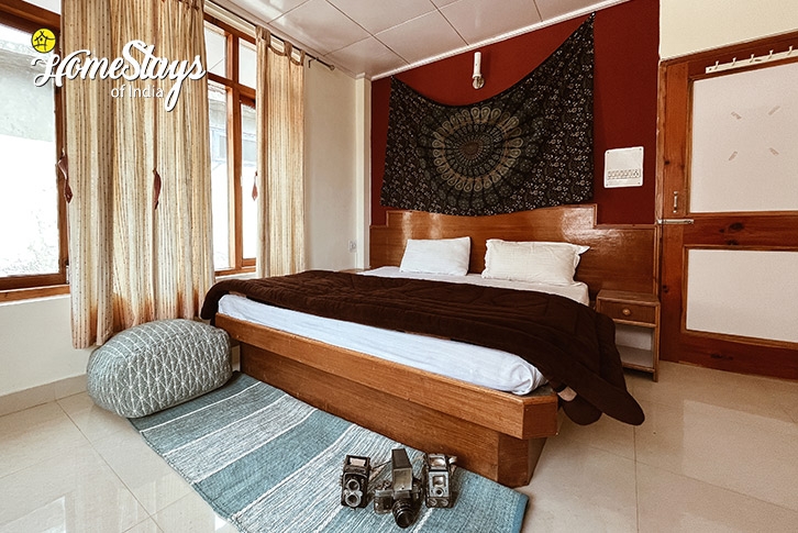 Bedroom-1.1-Wanderer's Homestay-Manali